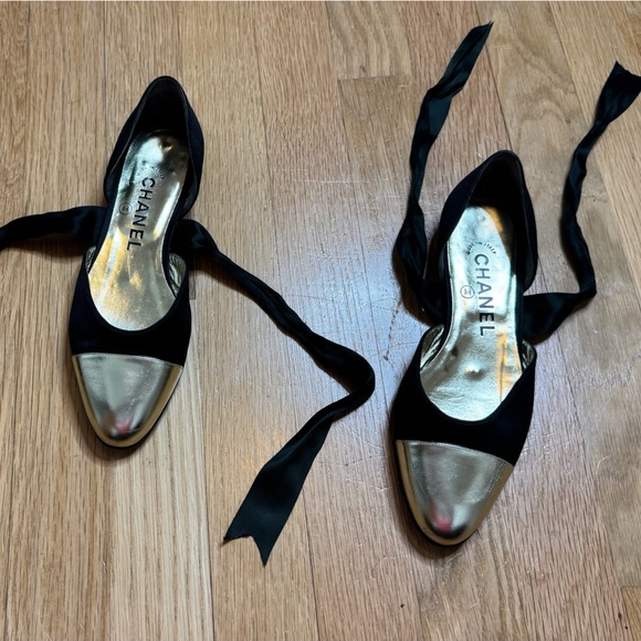 Chanel Black and Gold Ballerina Flats - Picture 4 of 10